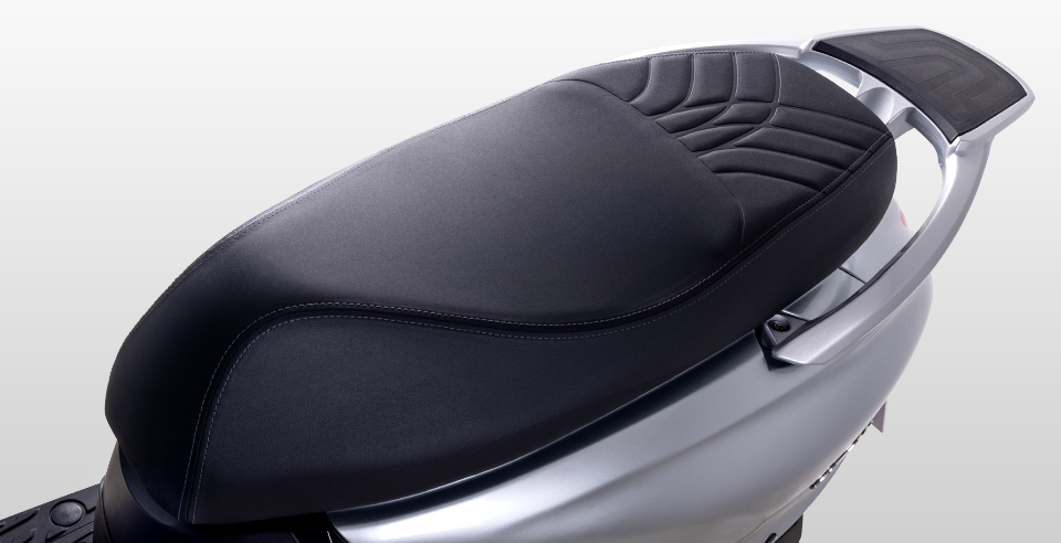700mm超长坐垫设计，坐垫平缓，前后挪动无压力.jpg